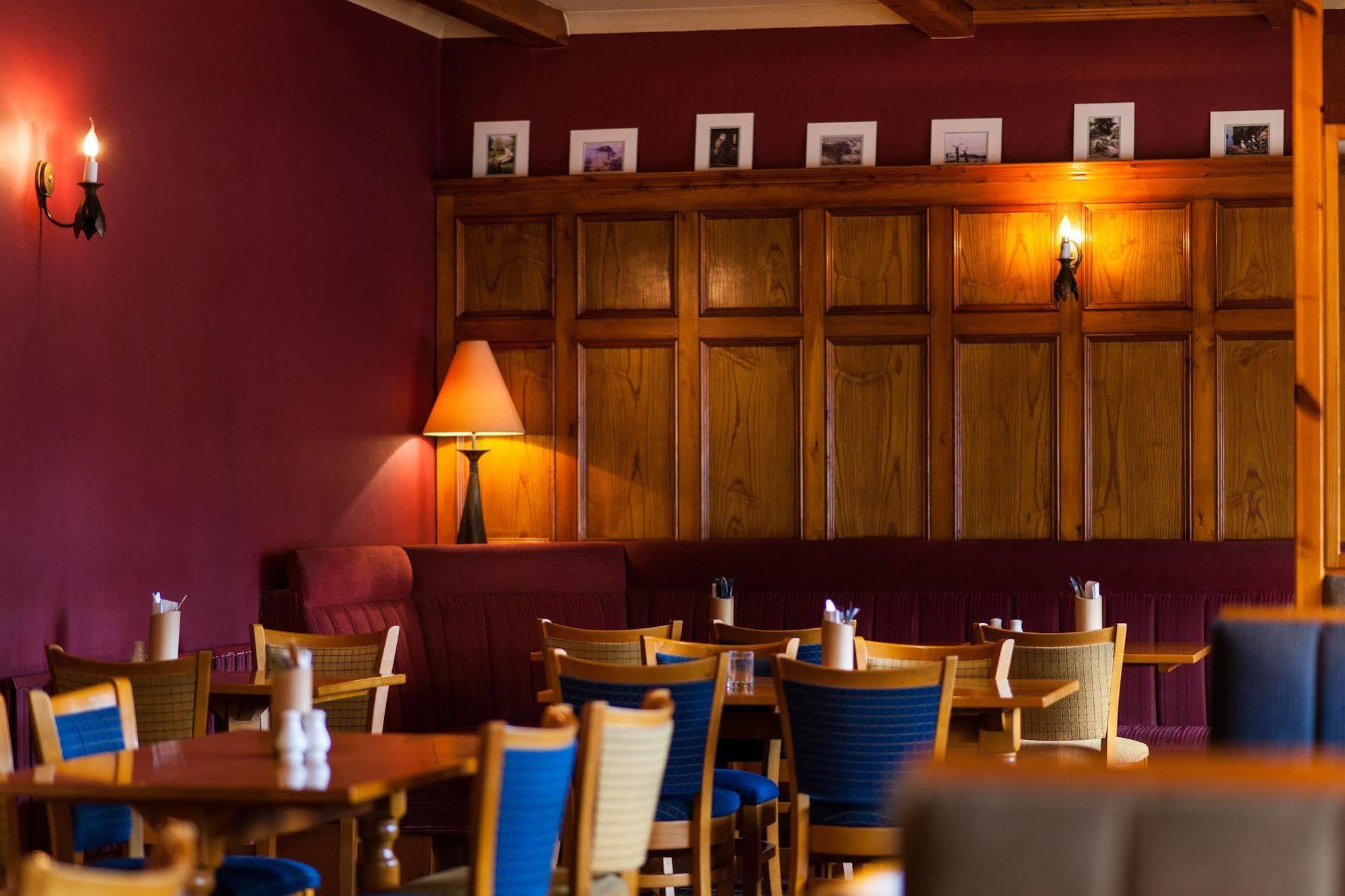 The Stronlossit Inn Fort William Eksteriør billede
