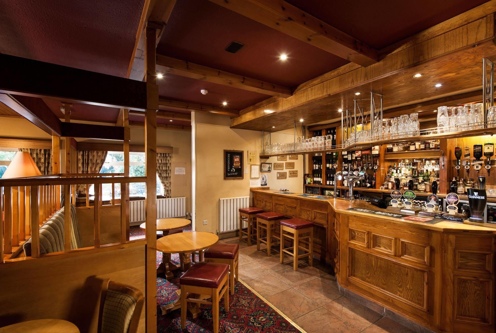 The Stronlossit Inn Fort William Eksteriør billede