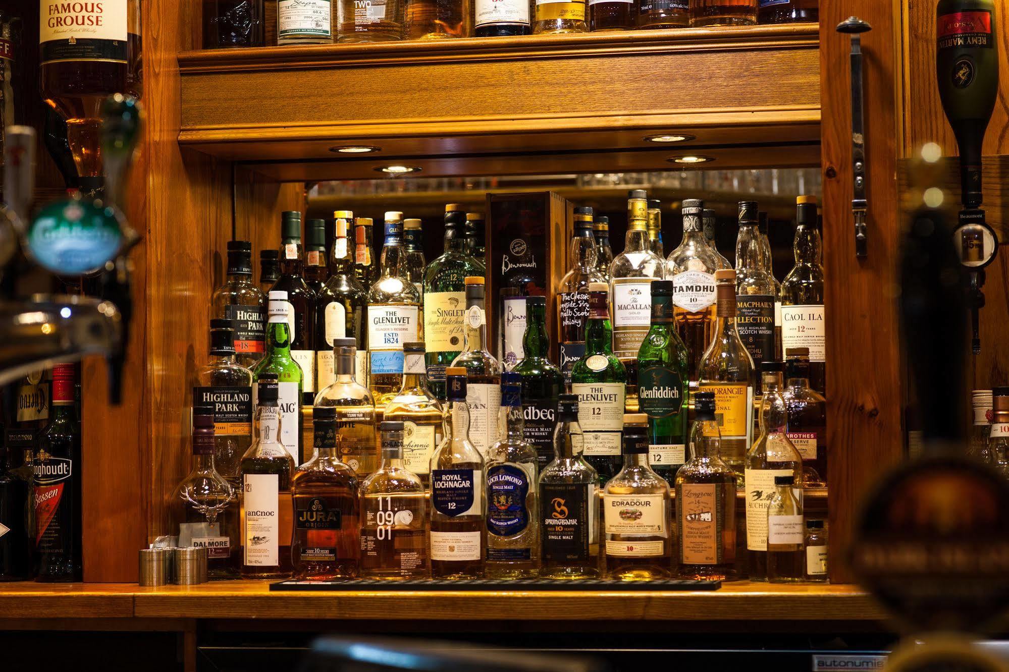 The Stronlossit Inn Fort William Eksteriør billede