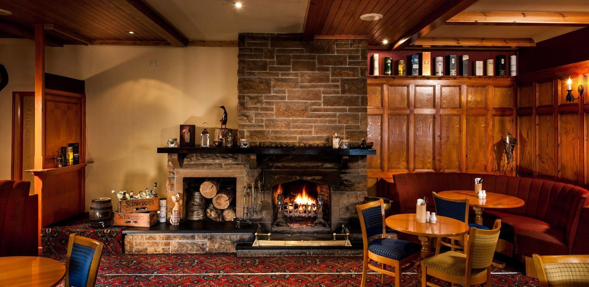 The Stronlossit Inn Fort William Eksteriør billede